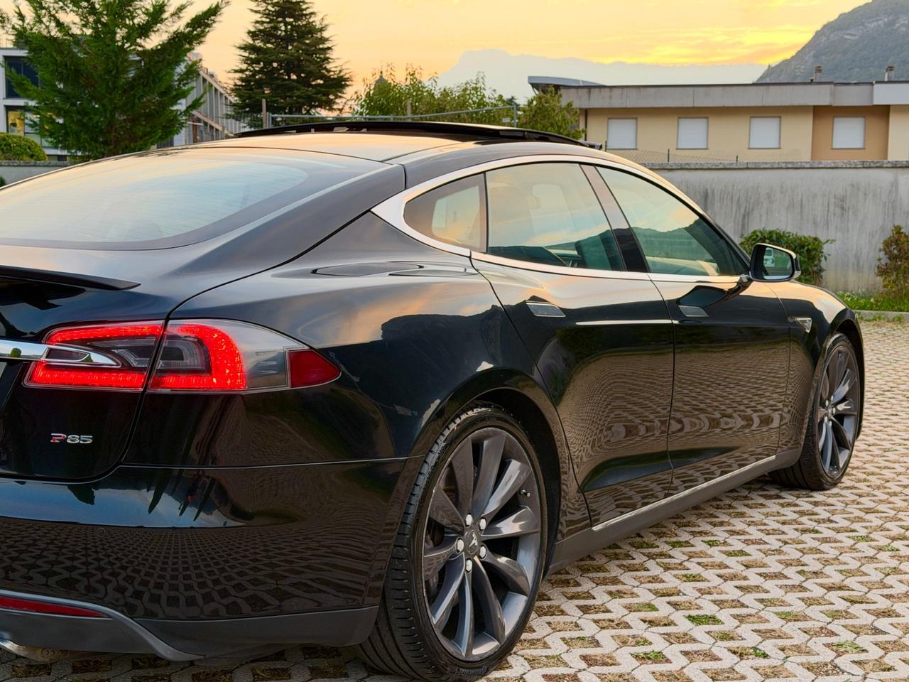 Tesla Model S P85 ,,RICARICA SC01 GRATIS A VITA”