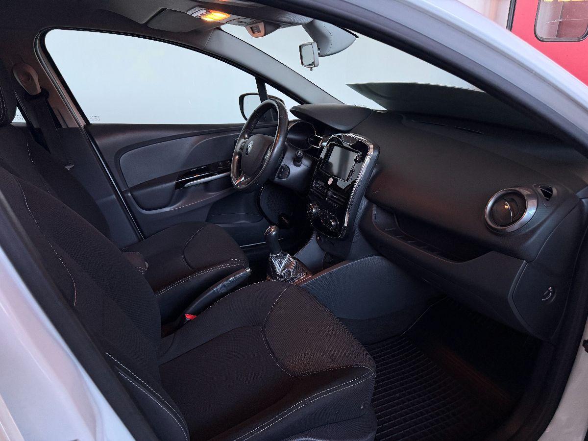 RENAULT - Clio - 1.2 75 CV 5p. Costume National