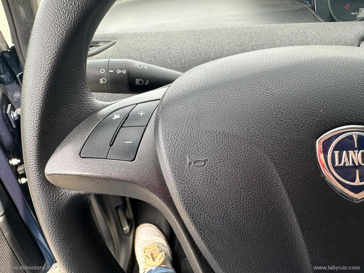 LANCIA Ypsilon 1.0 FireFly 5p.S&S Hybrid Silver *NEOPATENTATI*