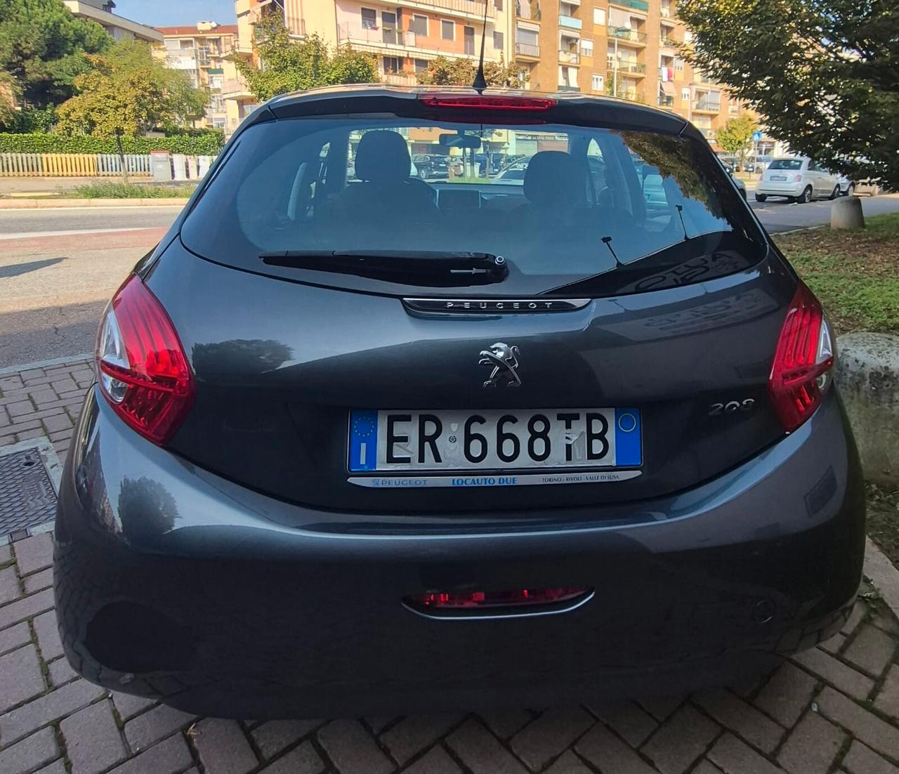 Peugeot 208 1.4 HDi 68 CV 5 porte Allure