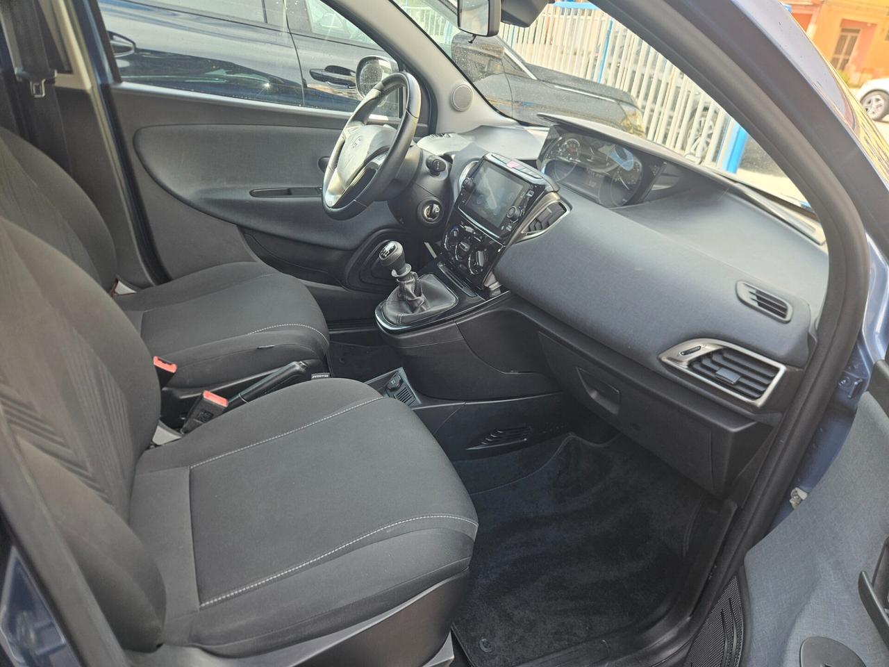 Lancia Ypsilon 1.0 FireFly 5 porte S&S Hybrid Ecochic Gold