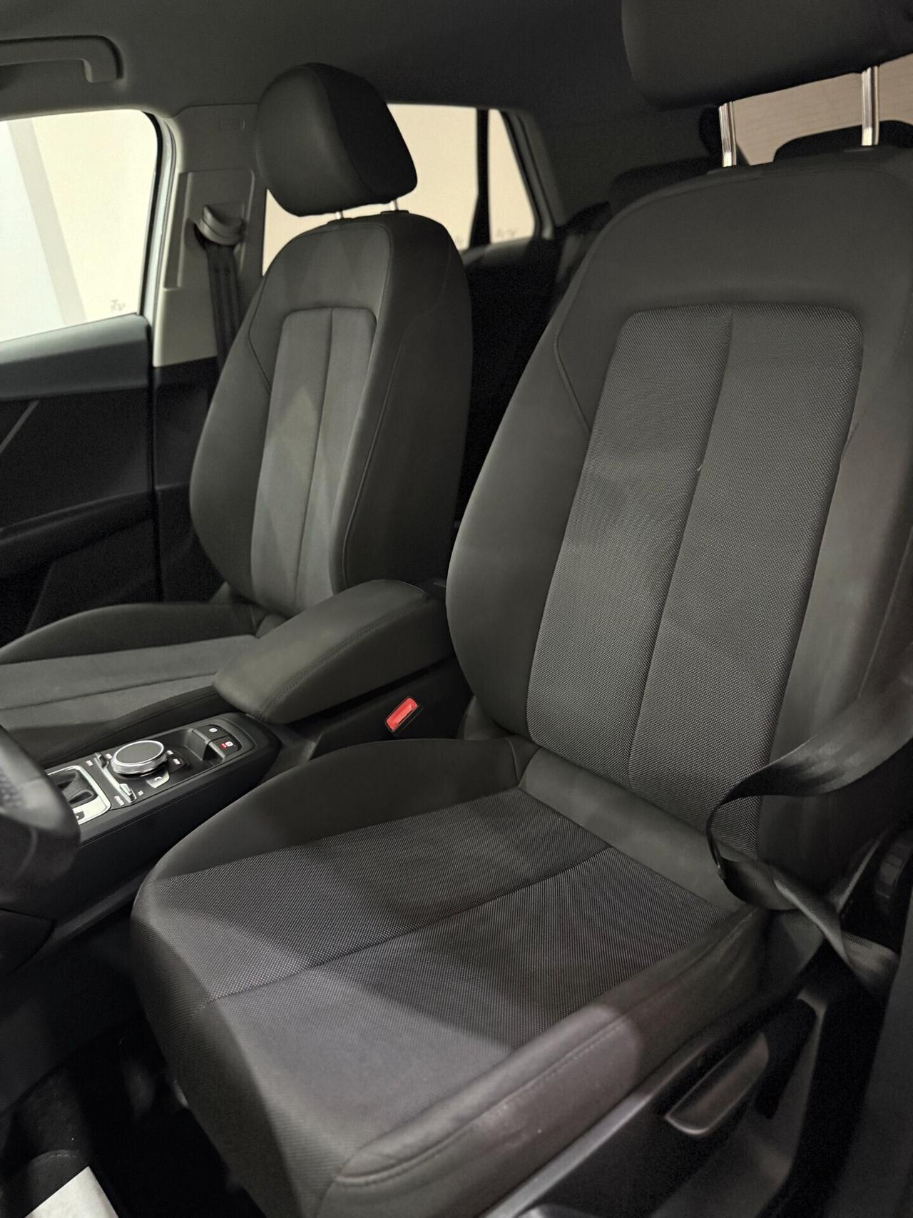 Audi Q2 30 TDI S tronic Identity Black