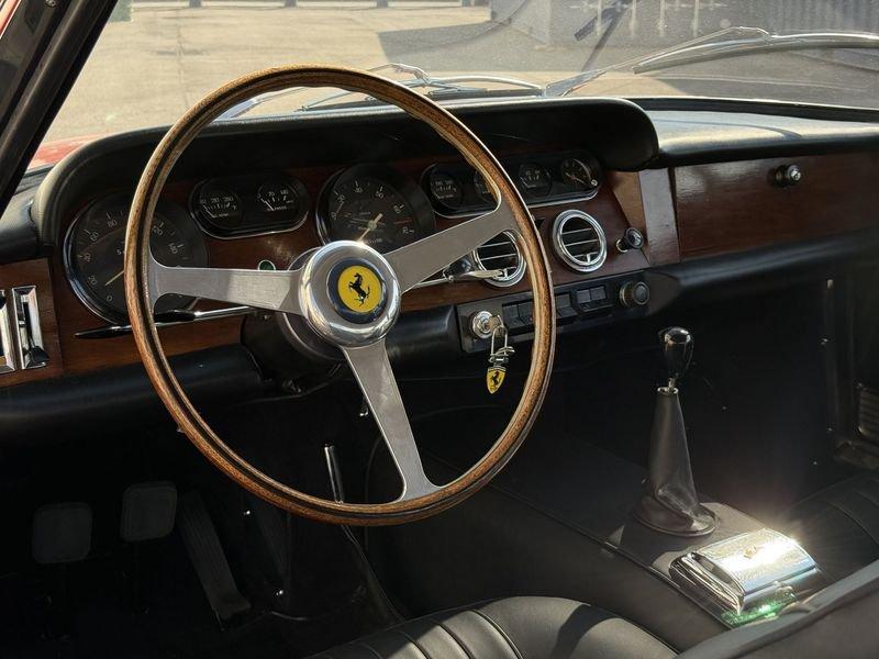 Ferrari 330 GT 2+2 restauro da concorso