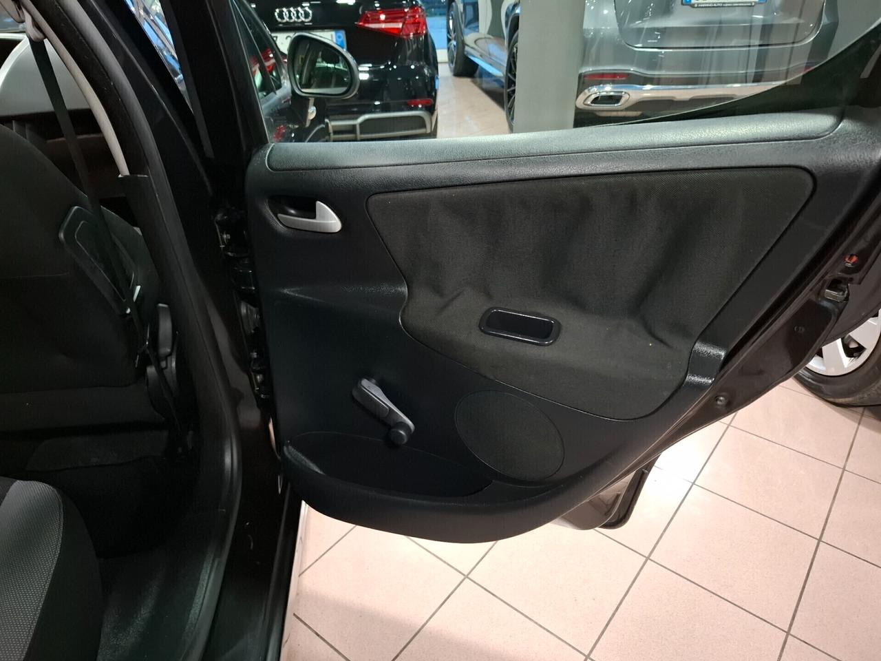 Peugeot 207 1.4 benzina Neopatentato