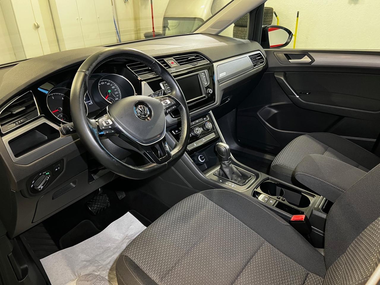 Volkswagen Touran 2.0 TDI 150 CV SCR DSG Business BlueMotion Technology
