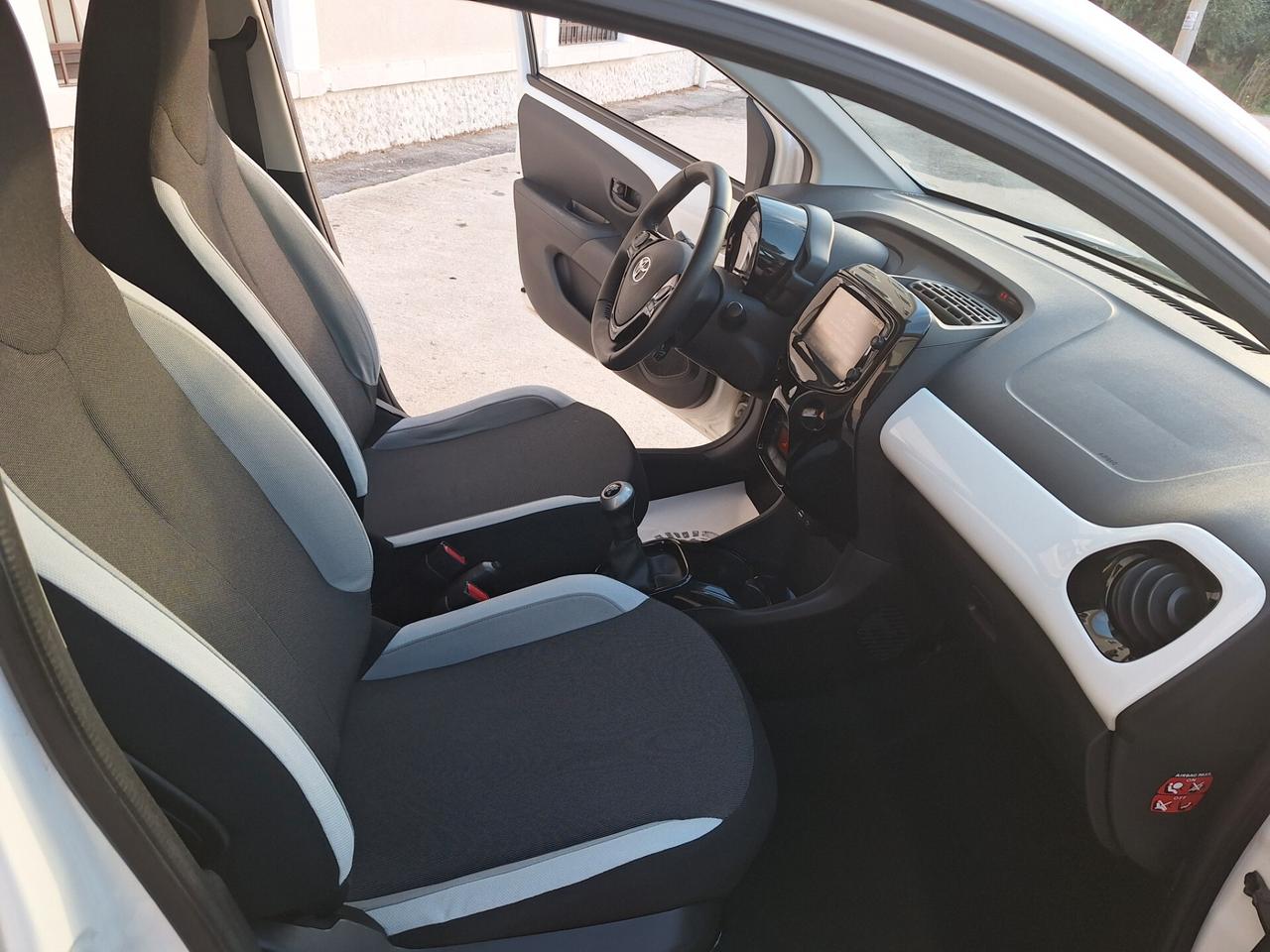 Toyota Aygo 1.0 5 porte x-play PERFETTA FULL