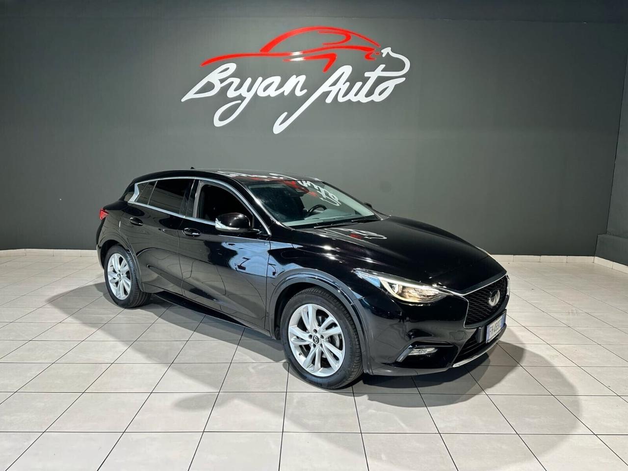 Infiniti Q30 1.5 diesel Premium Tech GALLERY WHITE
