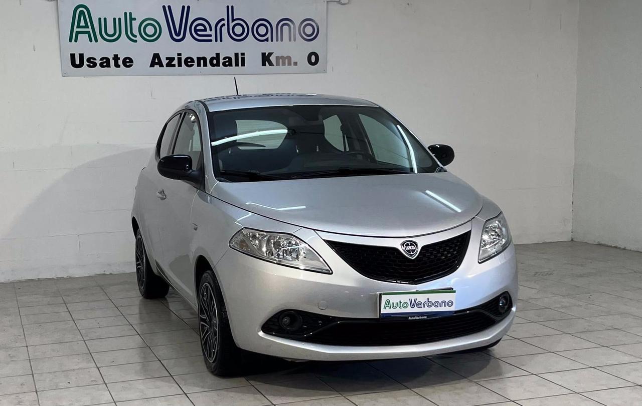 Lancia Ypsilon 1.0 FireFly 5 porte S&S Hybrid Ecochic Silver