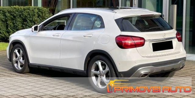 MERCEDES-BENZ GLA 200 Business