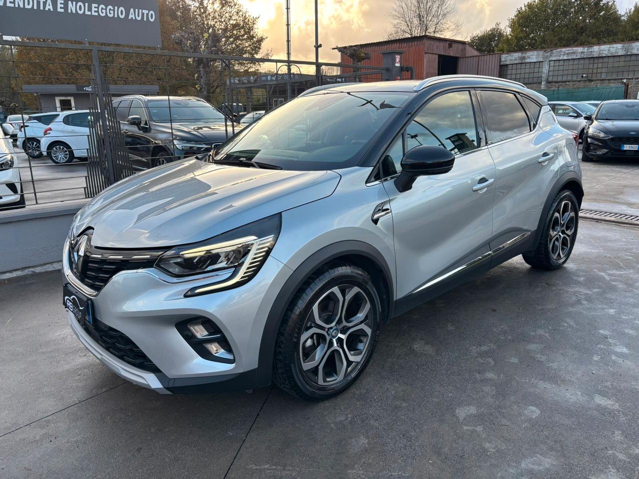 Renault Captur Plug-in Hybrid E-Tech 160 CV Initiale Paris