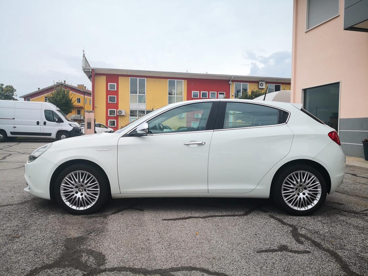 Alfa Romeo Giulietta 1.6 JTDm-2 105 CV ***SENSORI PARK***PELLE/TESSUTO***
