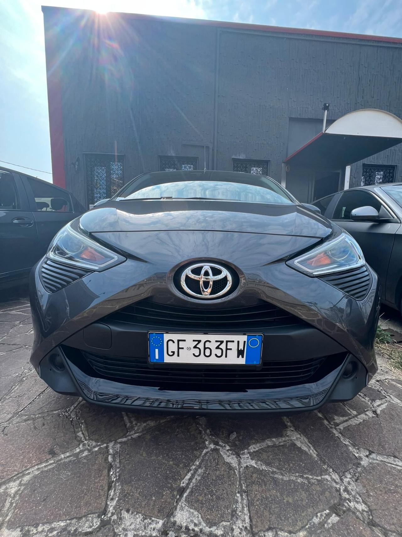 Toyota Aygo Connect 1.0 VVT-i 72 CV 5 porte x-play