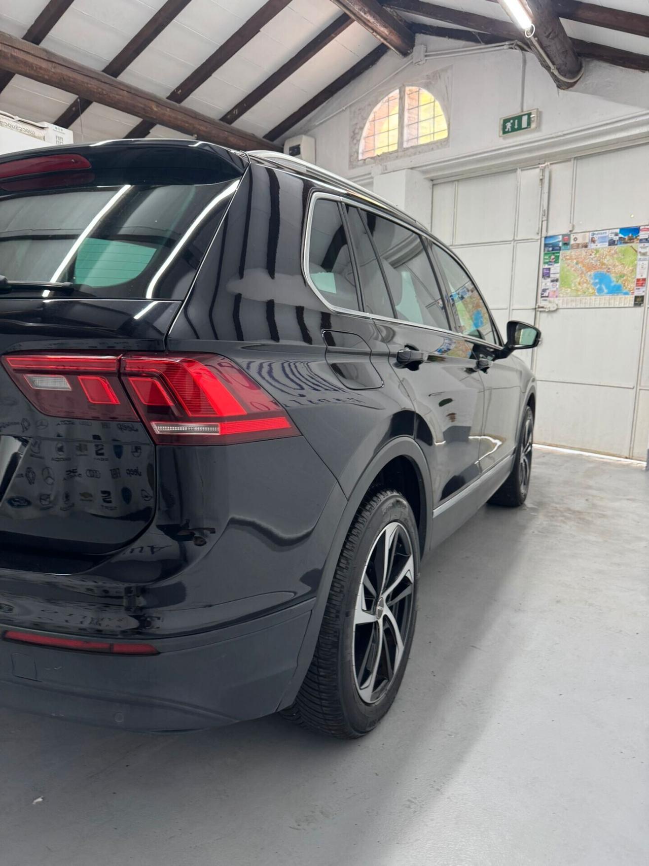 Volkswagen Tiguan 2.0 TDI SCR DSG 4MOTION Business BMT