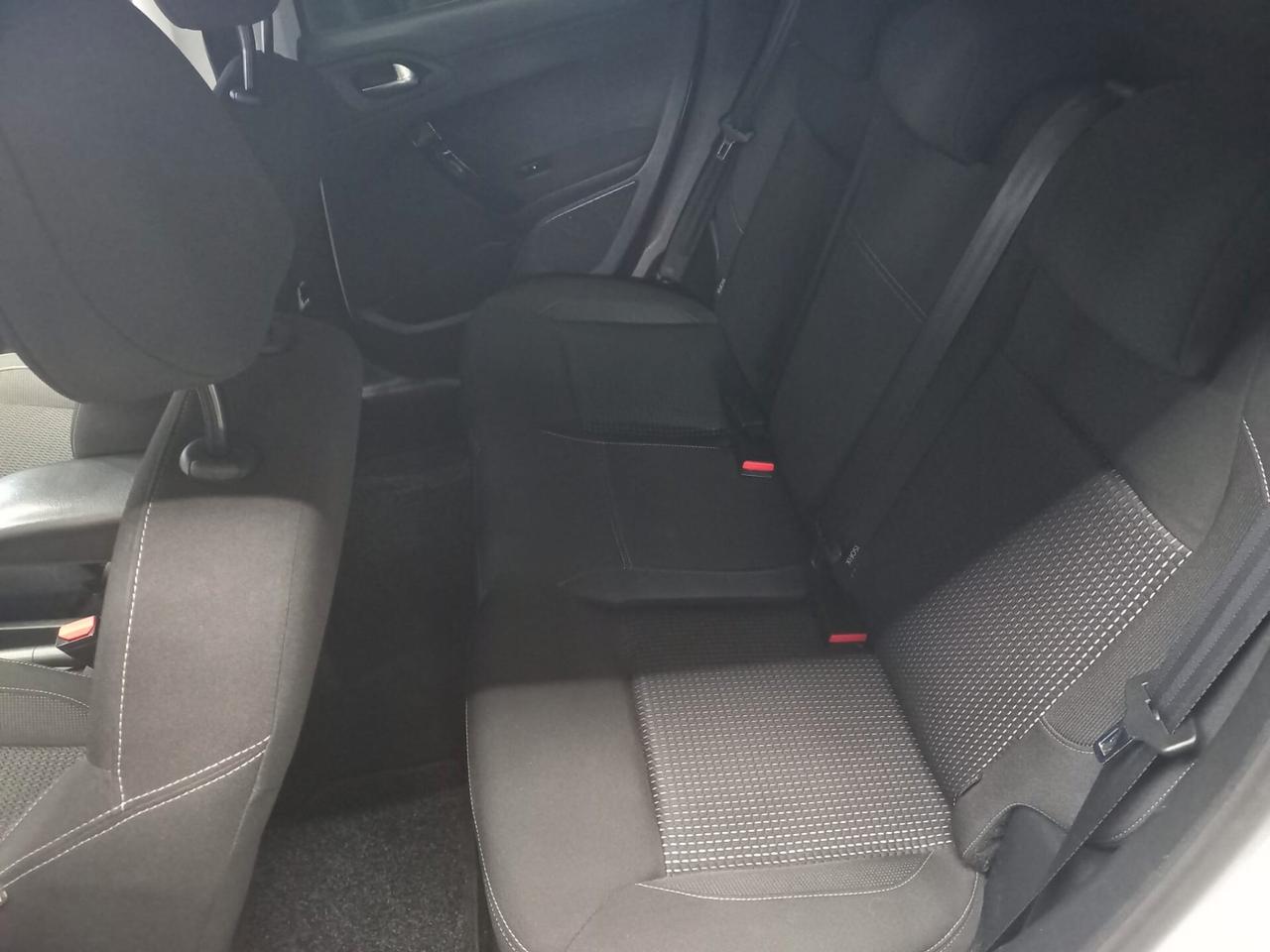 Peugeot 208 PureTech 82 5 porte Allure