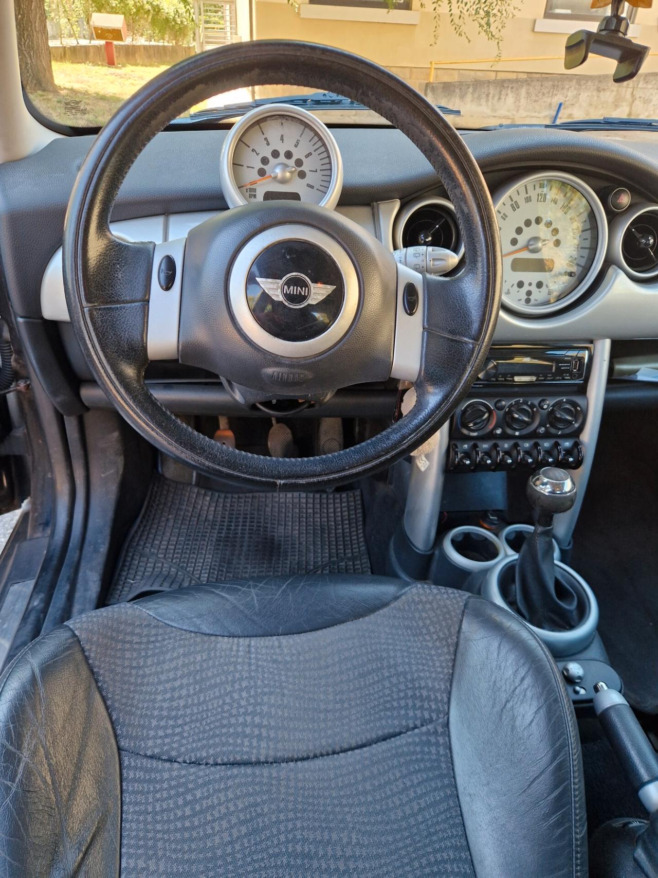 Mini 1.6 16V Cooper 116CV - 2002