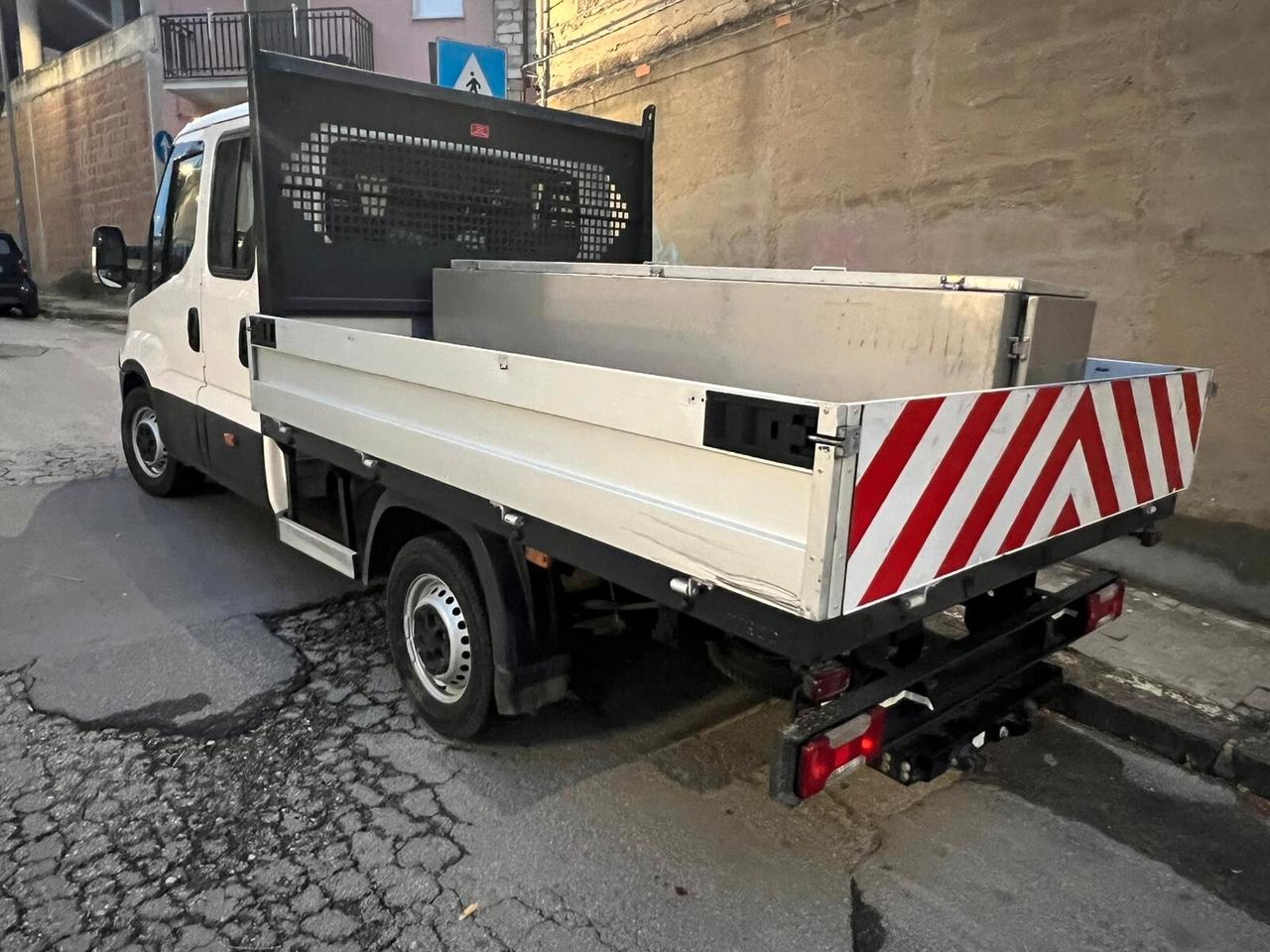 IVECO DAILY 2.3 TDCI 7 POSTI