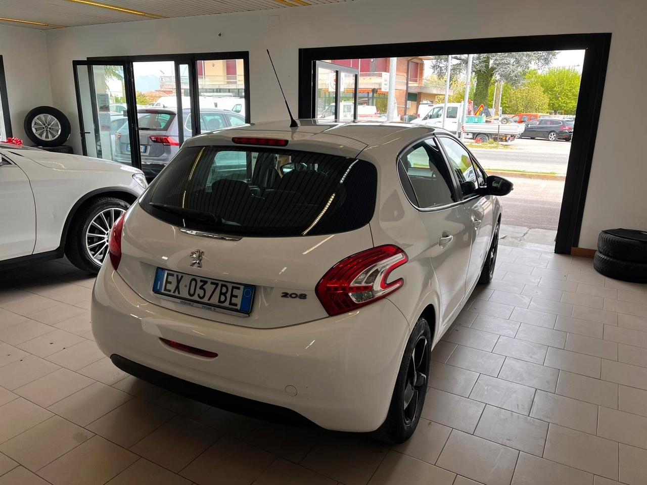 Peugeot 208 1.4 HDi 68 CV 5 porte Allure