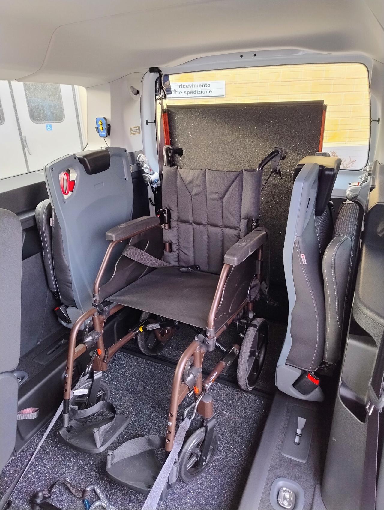 TRASPORTO DISABILI USO TAXI SERVIZIO SOCIO SANITARIO