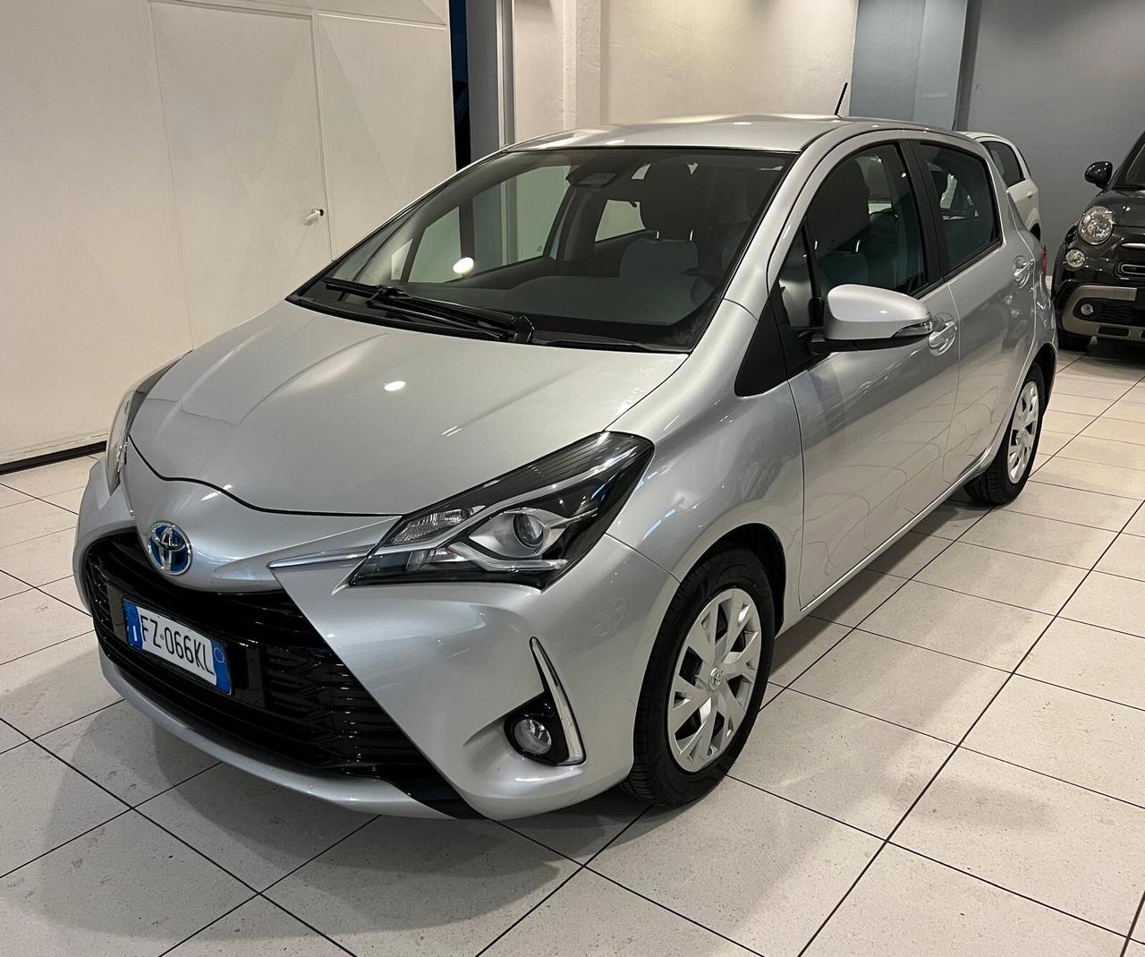 Toyota Yaris 1.5 Hybrid Business - 2019