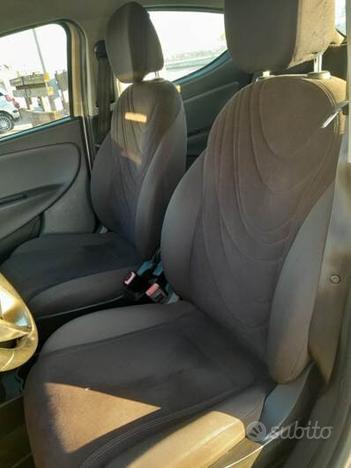 Lancia Ypsilon 0.9 TwinAir 85 CV 5 porte Metano Ec