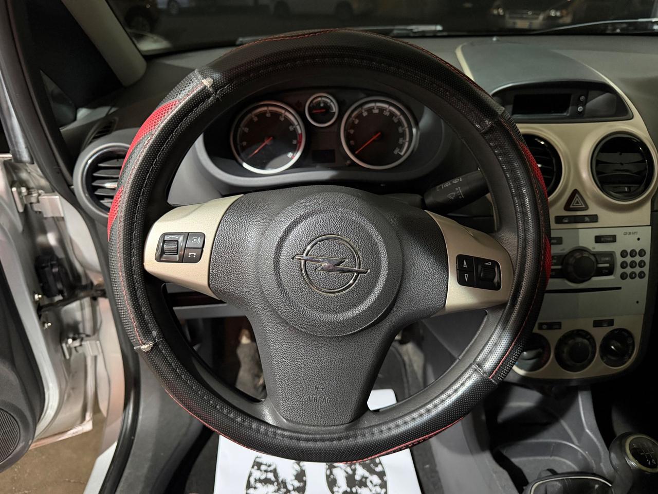 Opel Corsa 1.2 3 porte Club NEOPATENTATI