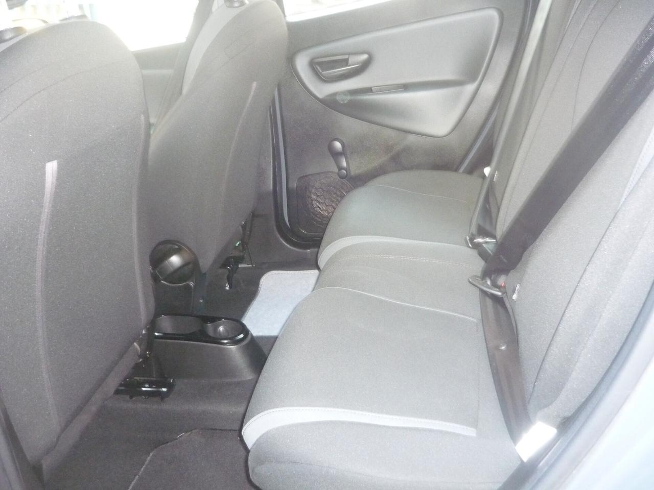 Lancia Ypsilon 0.9 TwinAir 85 CV 5 porte Metano Ecochic Silver