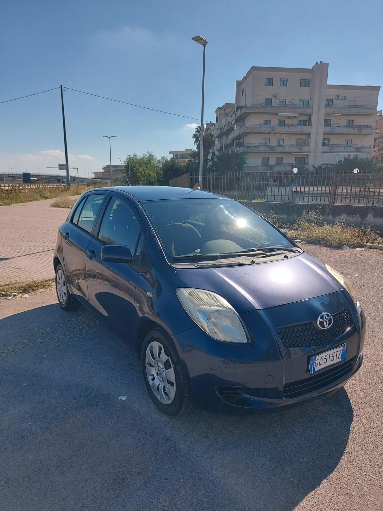 Toyota Yaris 1.0 5 porte Sol