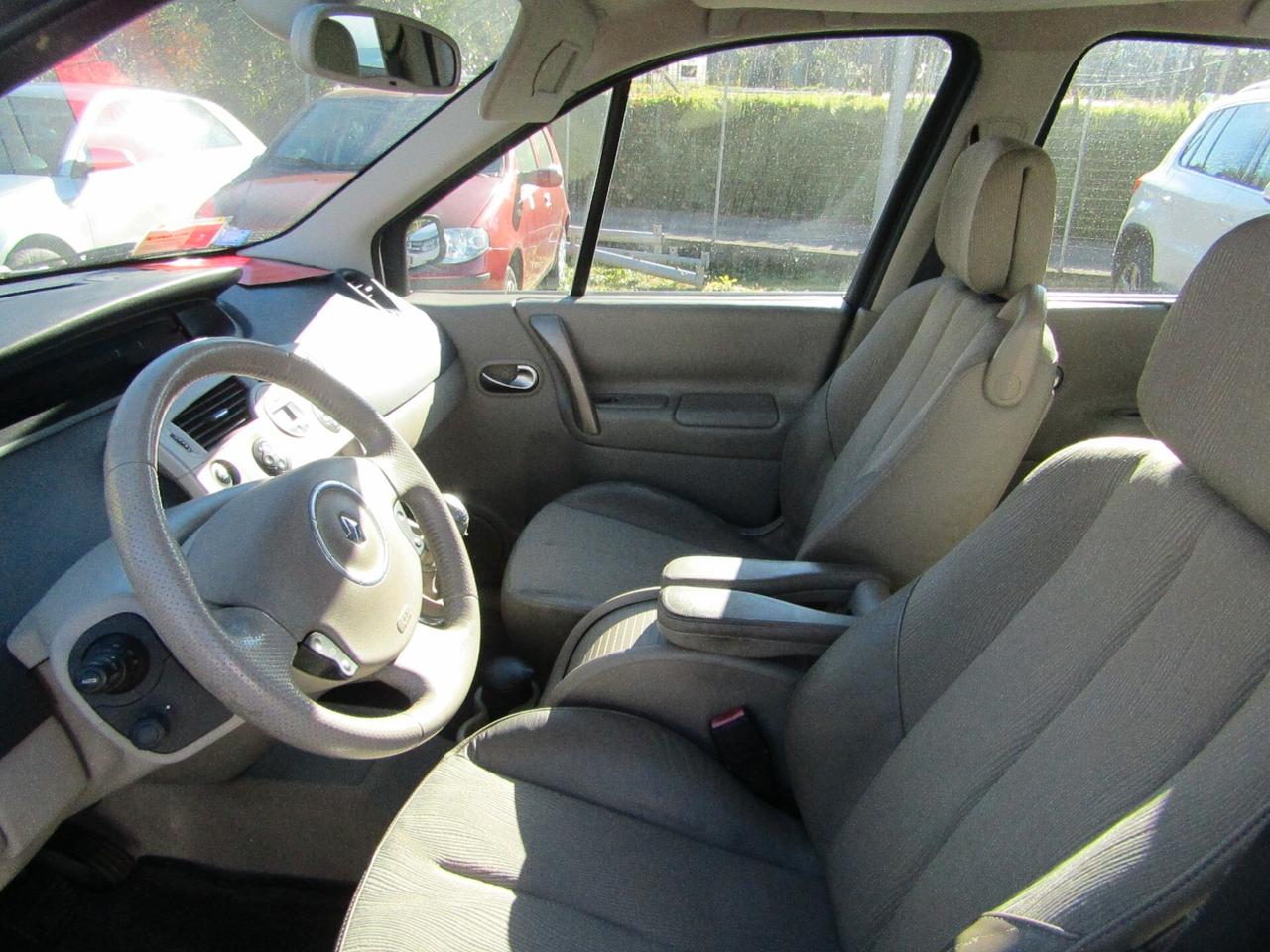 Renault Scénic BZ tagliandata e gommata