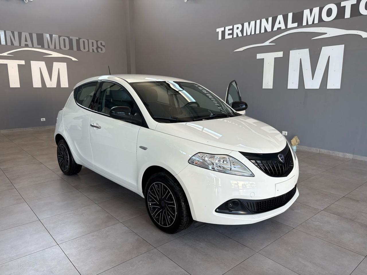 Lancia Ypsilon 1.0 FireFly 5 porte S&S Hybrid Oro