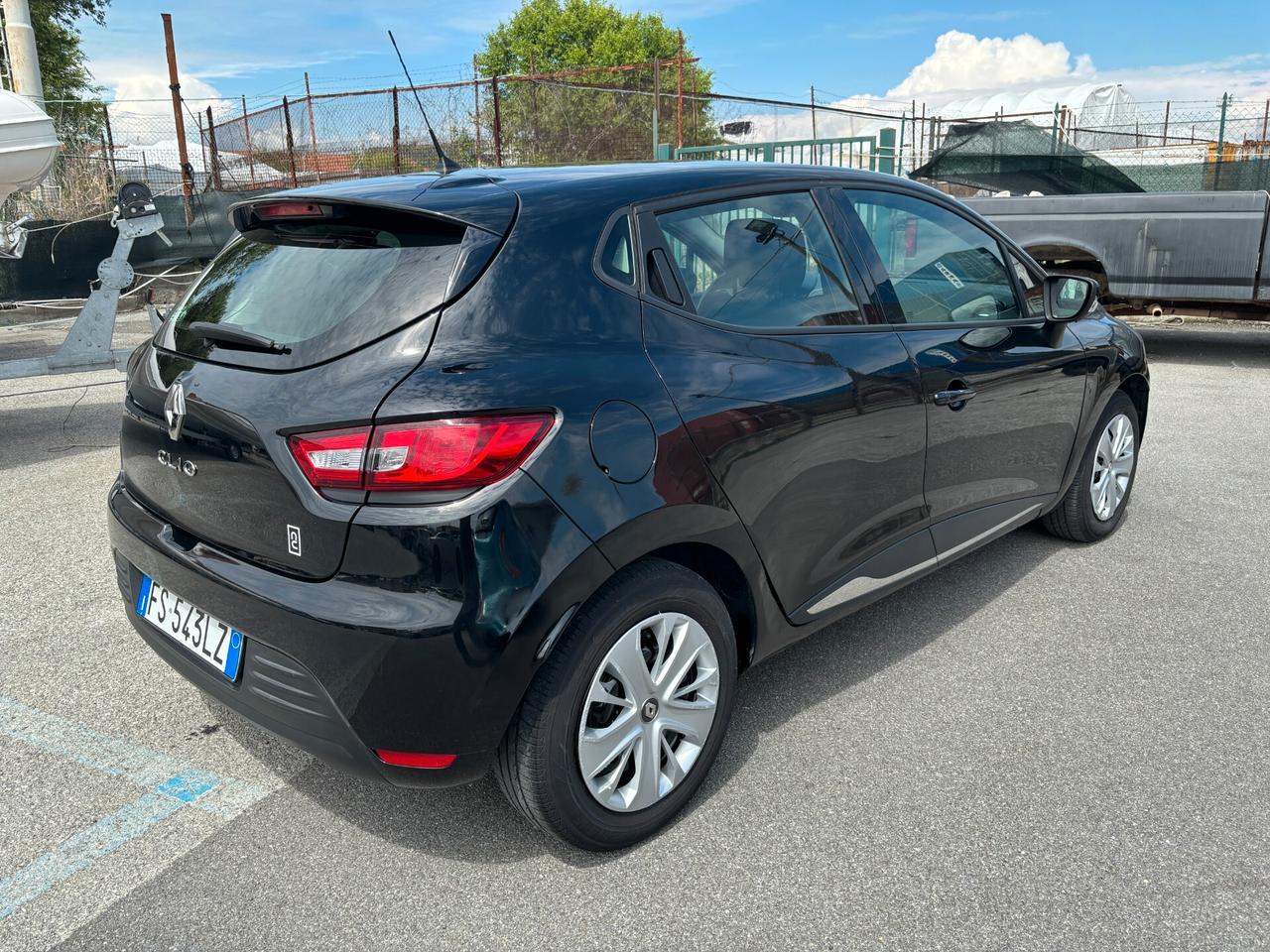 Renault Clio TCe 12V 75 CV 5 porte Duel OK NEOPATENTATI