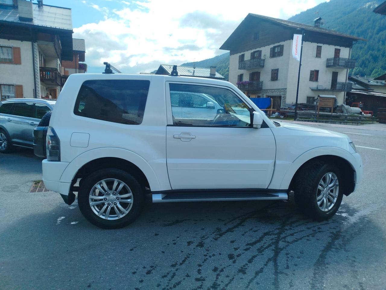 Mitsubishi Pajero 3.2 DI-D 16V MANUALE 204 CV. 3p. Intense DPF