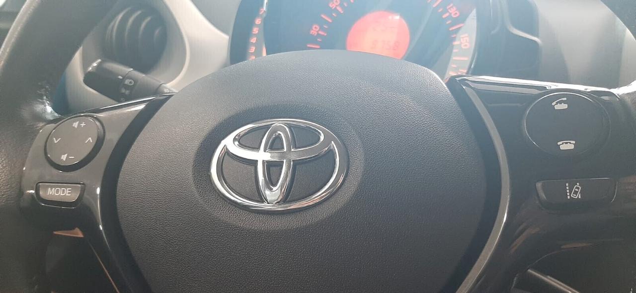 Toyota Aygo 1.0 VVT-i 69 CV 5 porte x-business