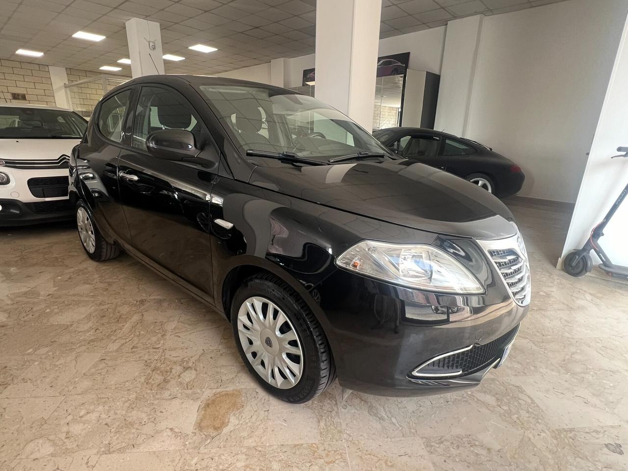 Lancia Ypsilon 1.2 69 CV 5 porte S&S Silver