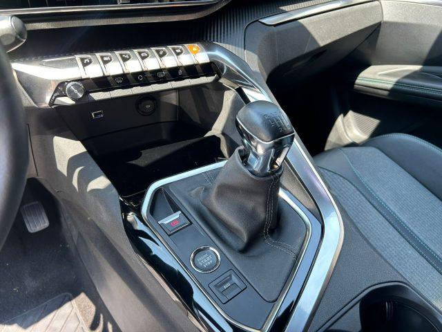 PEUGEOT 3008 PureTech Turbo 130 Allure Pack