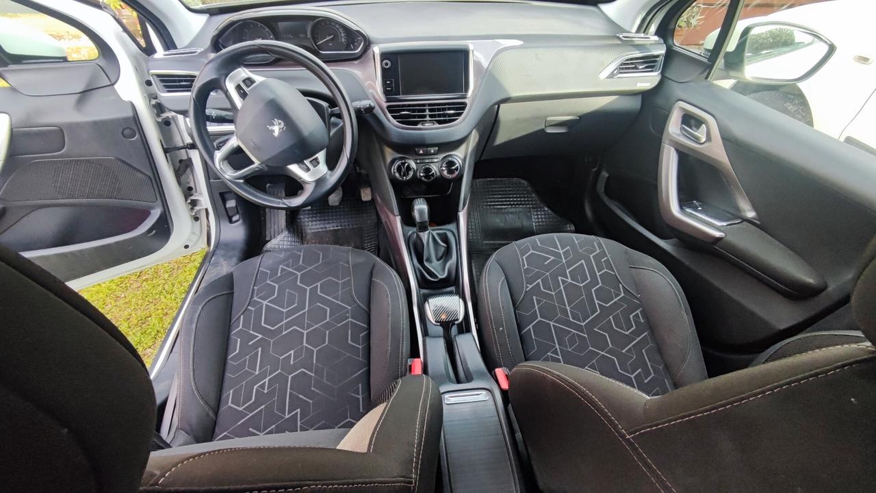 Peugeot 2008 1.2 Benz 2015