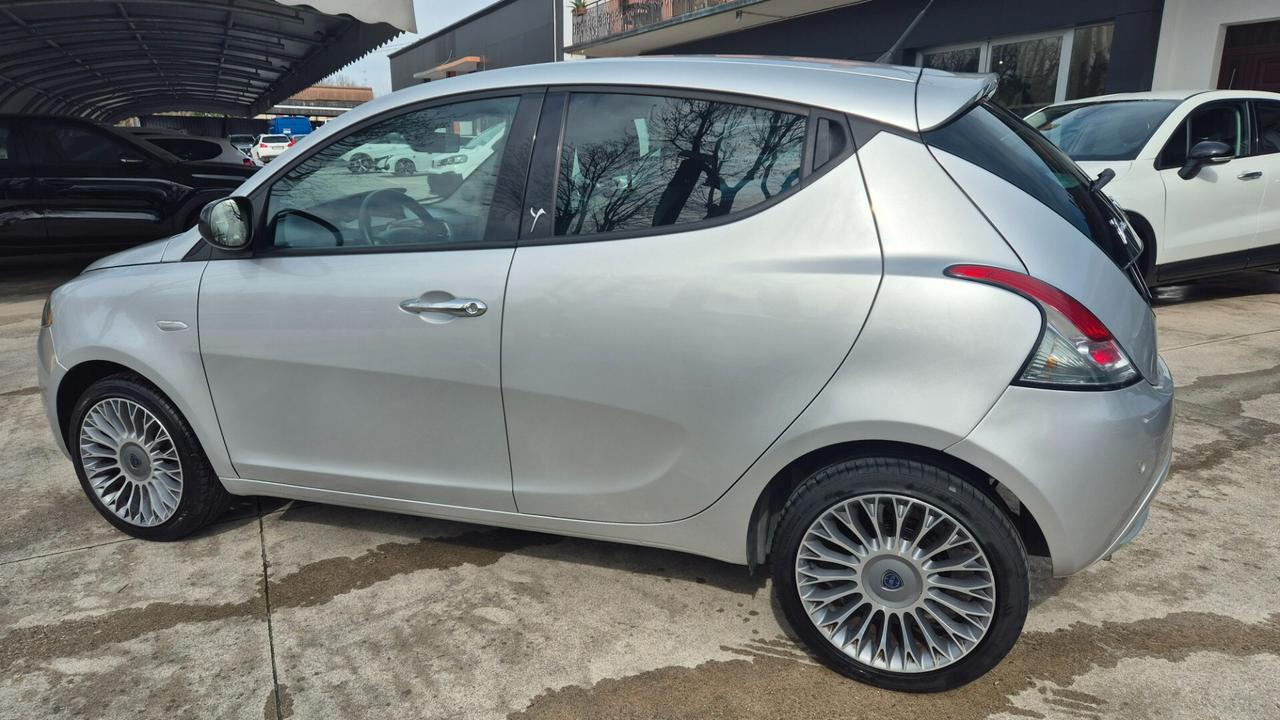 Lancia Ypsilon 1.2 69 CV 5 porte Gold