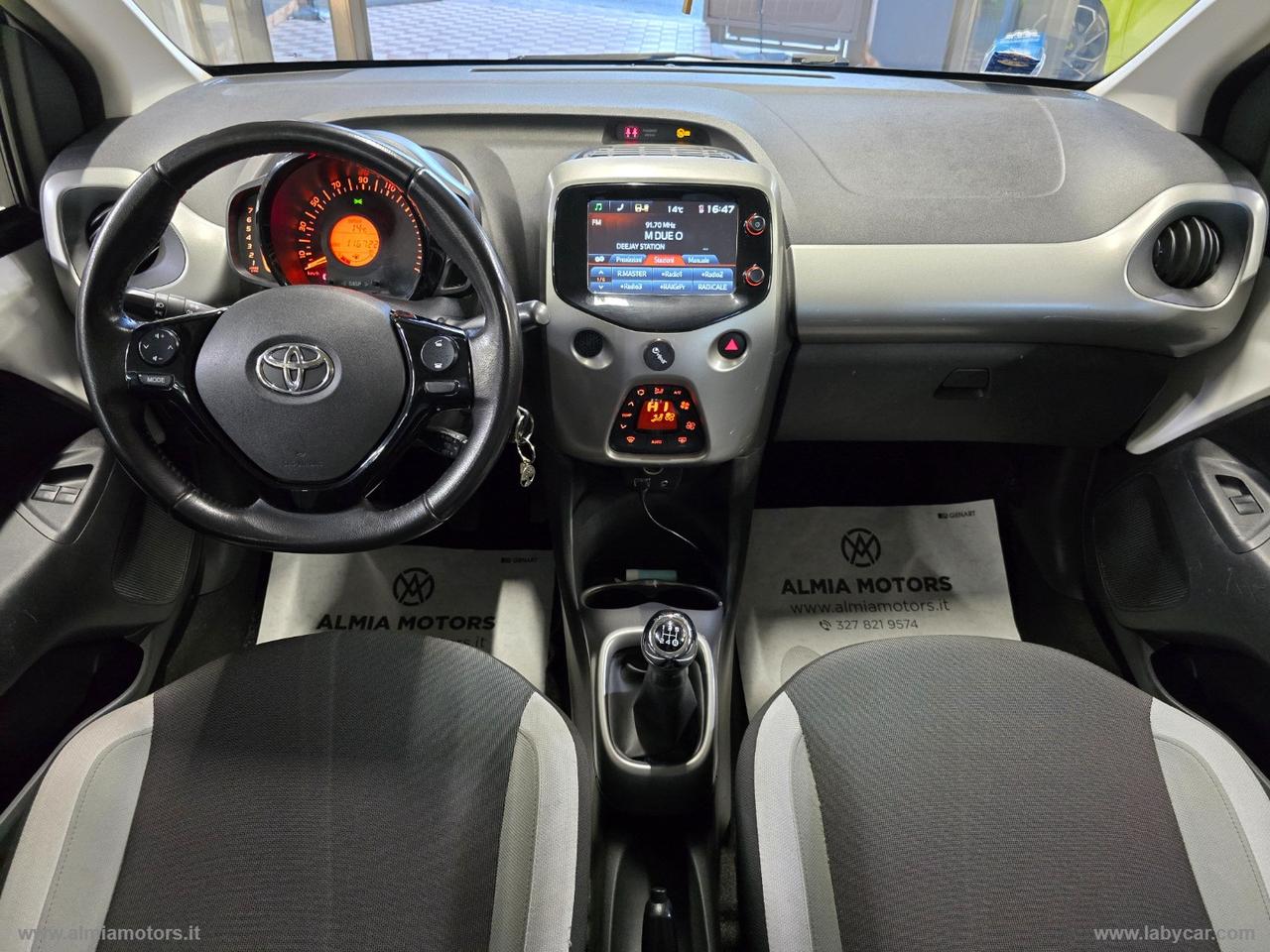 TOYOTA Aygo 1.0 VVT-i 69 CV 5p. x-cool