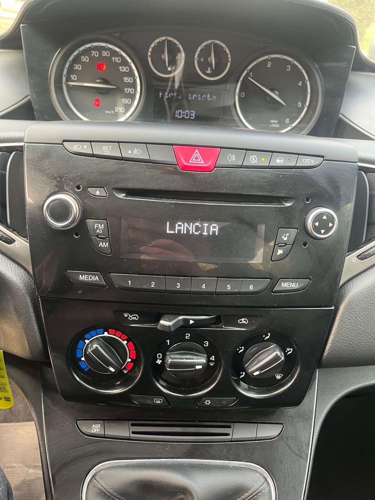 Lancia Ypsilon 1.3 Diesel - Neopatentati