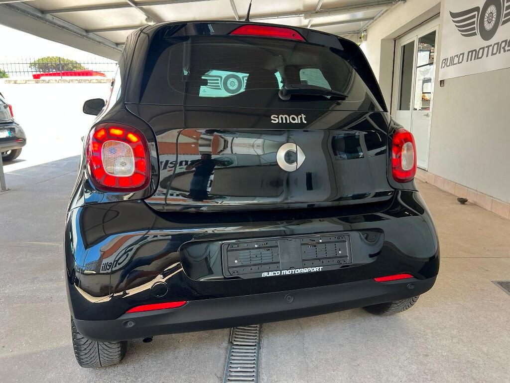 Smart Forfour 1.0 71 CV Total Black 30.000KM!