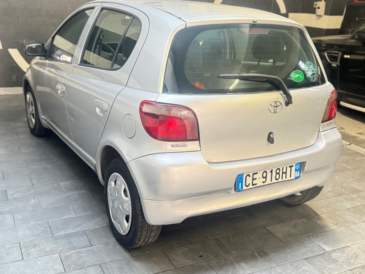 Toyota Yaris 1.3i 16V cat 5 porte Sol