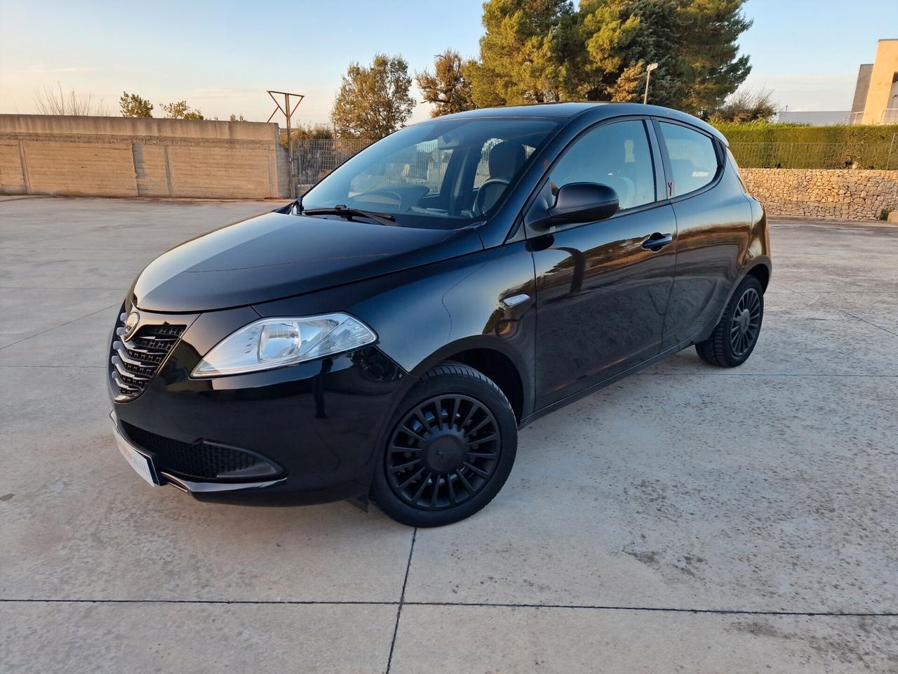 Lancia Ypsilon 1.2 69 CV 5 porte Elefantino