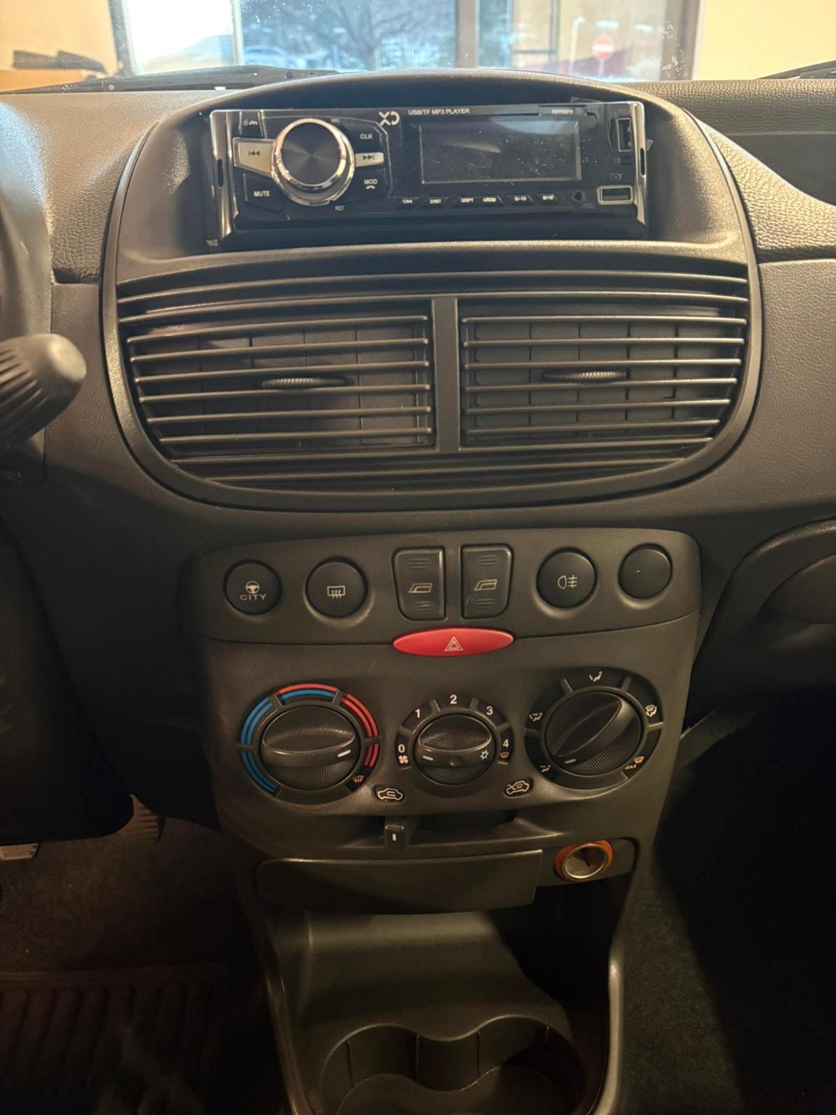 FIAT PUNTO METANO NATURAL POWER e benzina 1200 CV 60 PER NEOPATENTATI Km 202.404 certificati