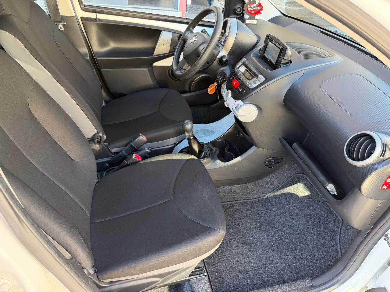 TOYOTA AYGO 1.0 NEOPATENTATI 5 PORTE