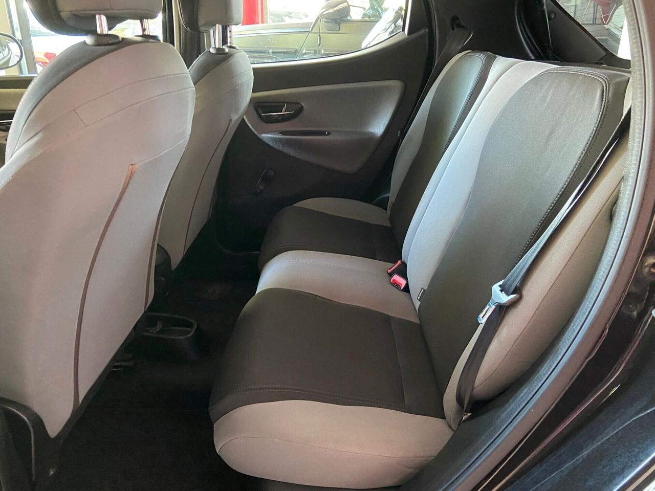 Lancia Ypsilon 1.2 69 CV 5 porte S&S Platinum