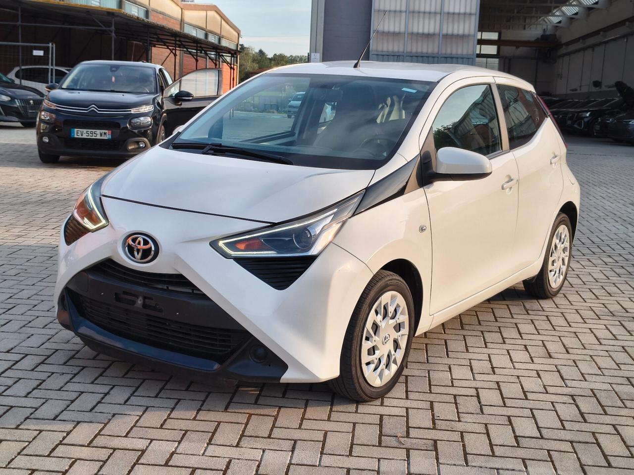 Toyota Aygo Connect 1.0 VVT-i 72 CV 5 porte x-fun
