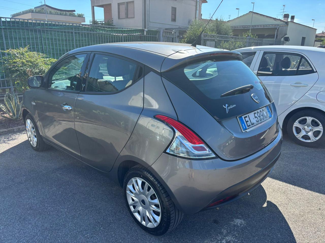 Lancia Ypsilon 1.2 69 CV 5 porte S&S Silver