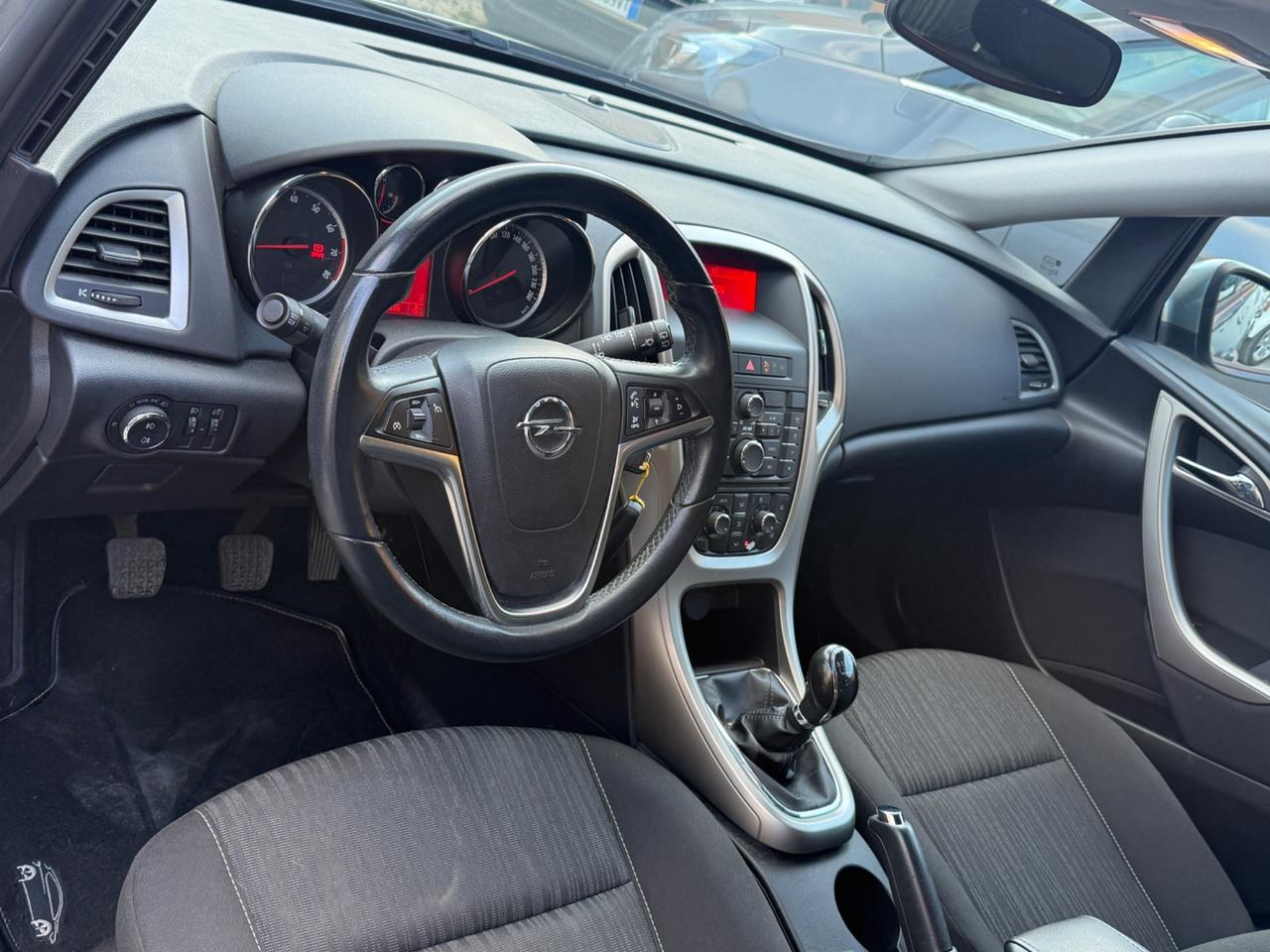 Opel Astra 1.4 100CV 5 porte Cosmo - Neopatentati