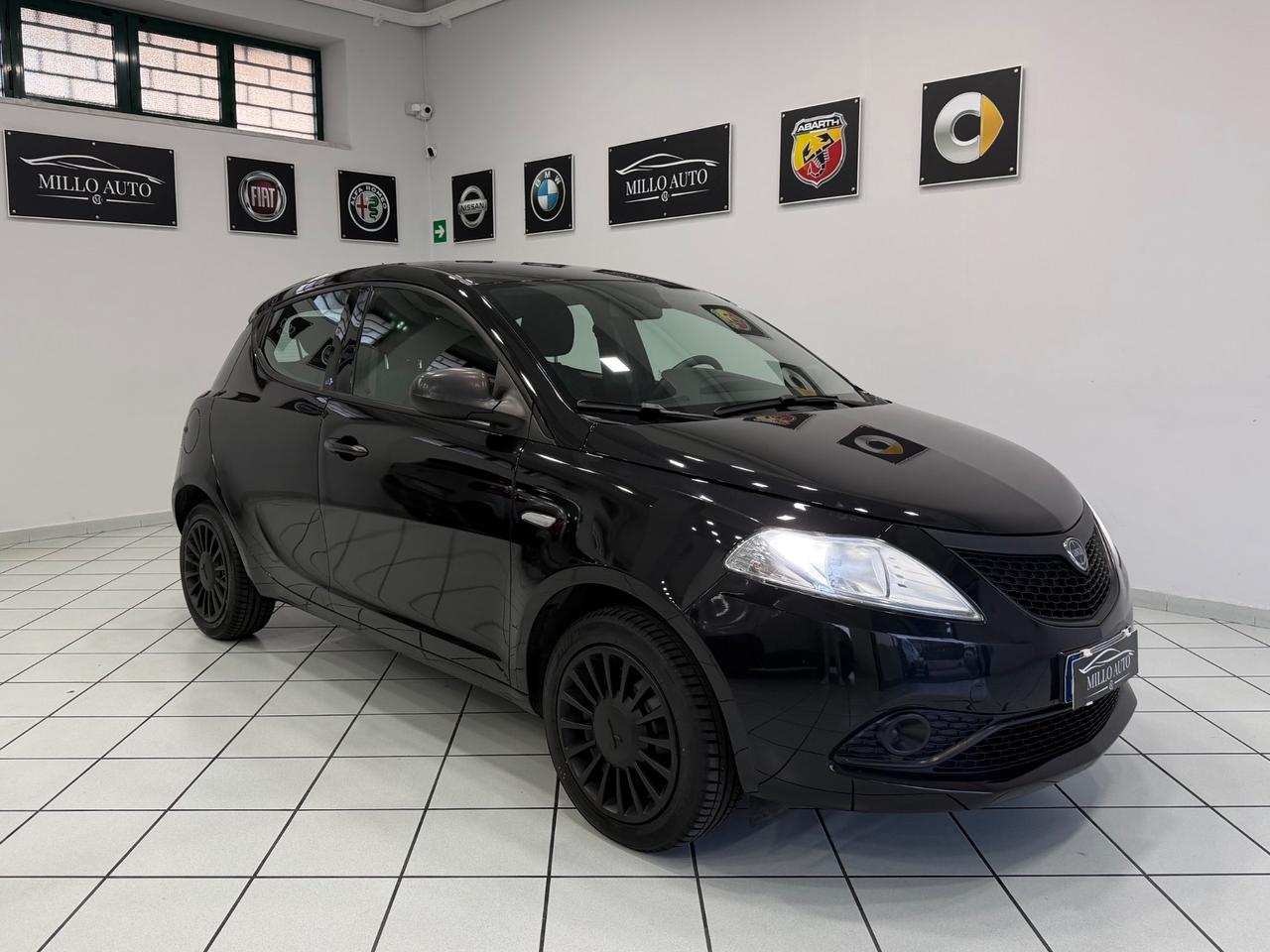 Lancia Ypsilon 1.2 69 CV 5 porte GPL Ecochic Black and Noir