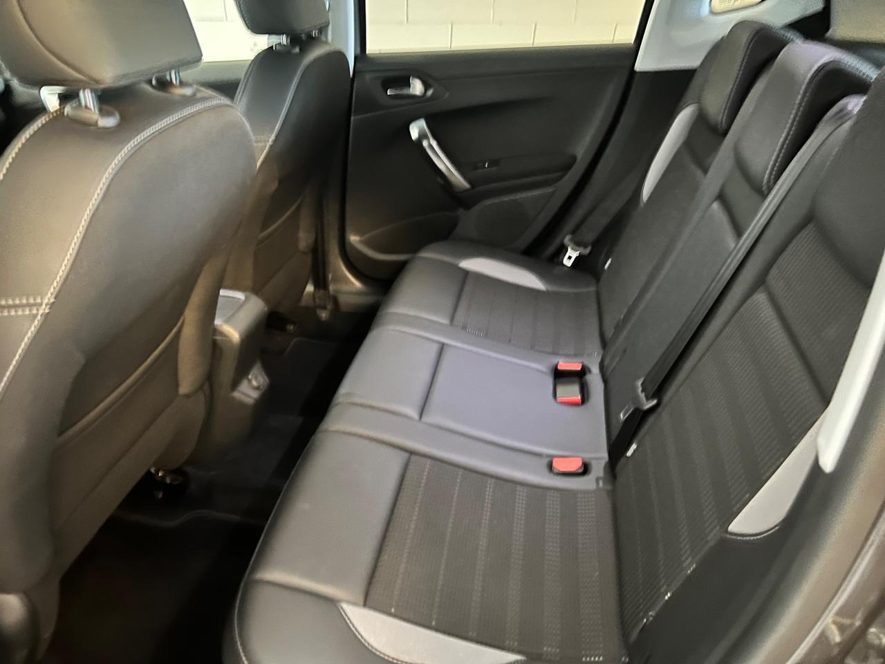 Peugeot 2008 BlueHDi 100 S&S Allure