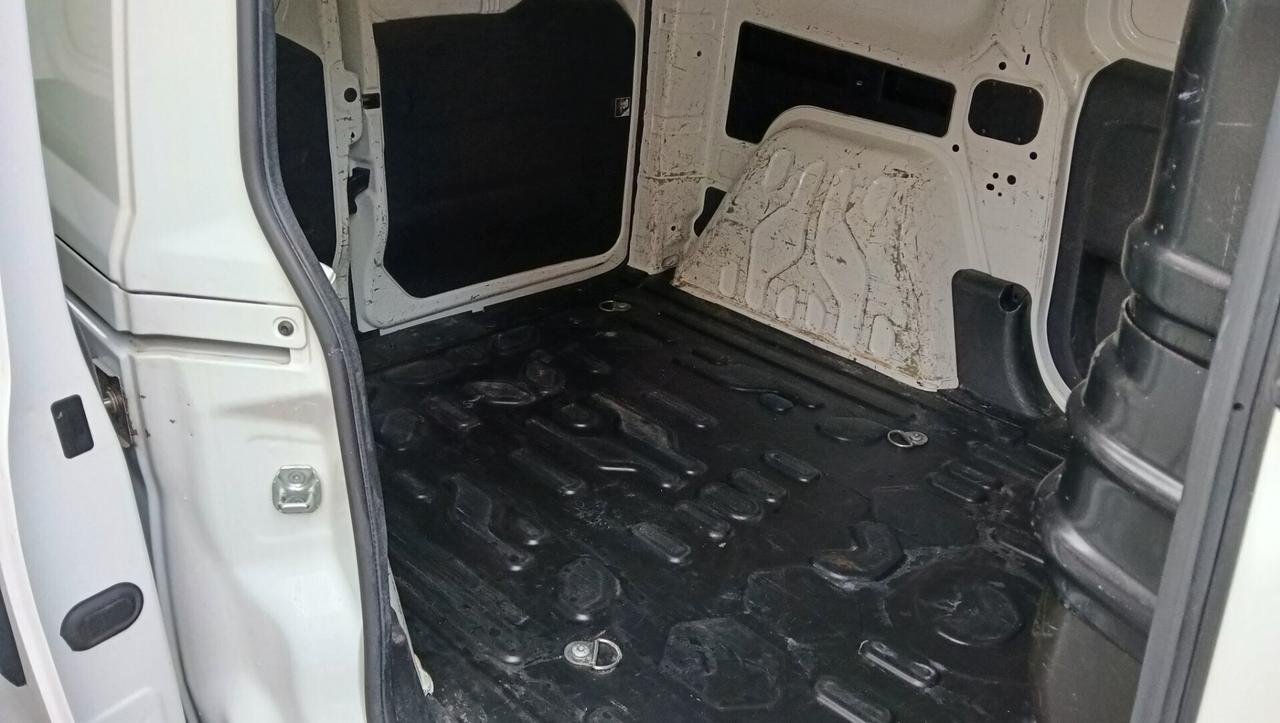 FIAT DOBLO' 1.6 MTJ-AUTOCARRO-3 POSTI